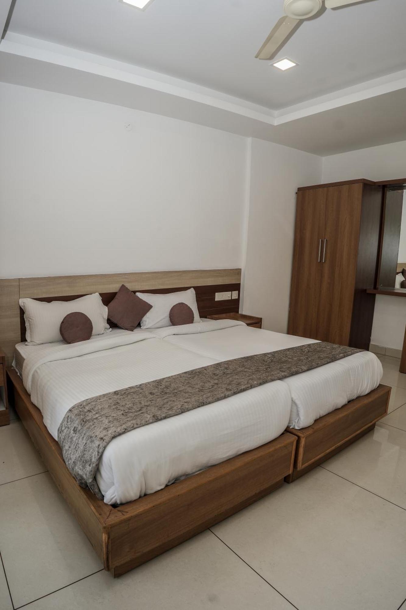 Hotel Lets Stay Kochi Luaran gambar