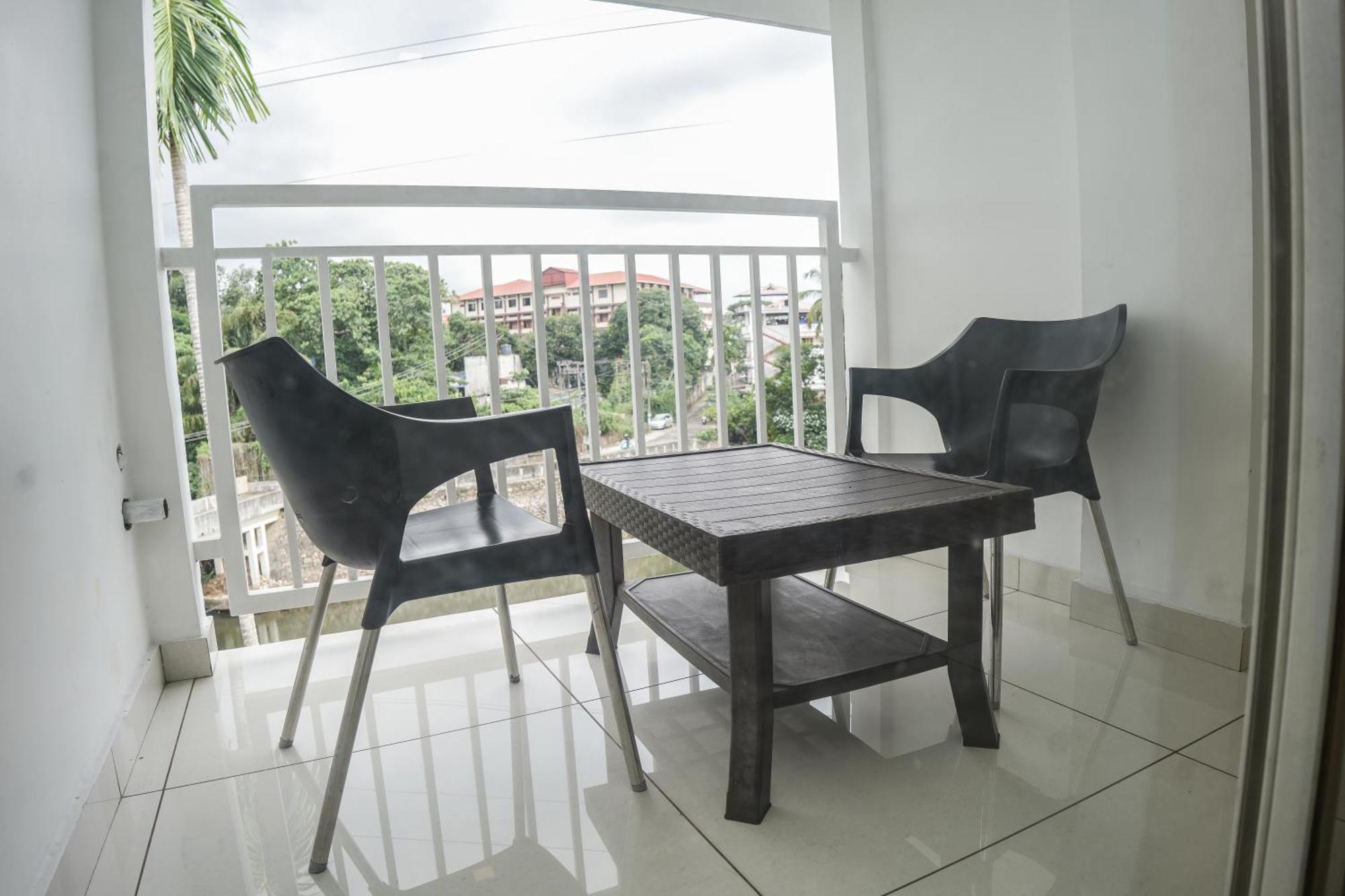 Hotel Lets Stay Kochi Luaran gambar
