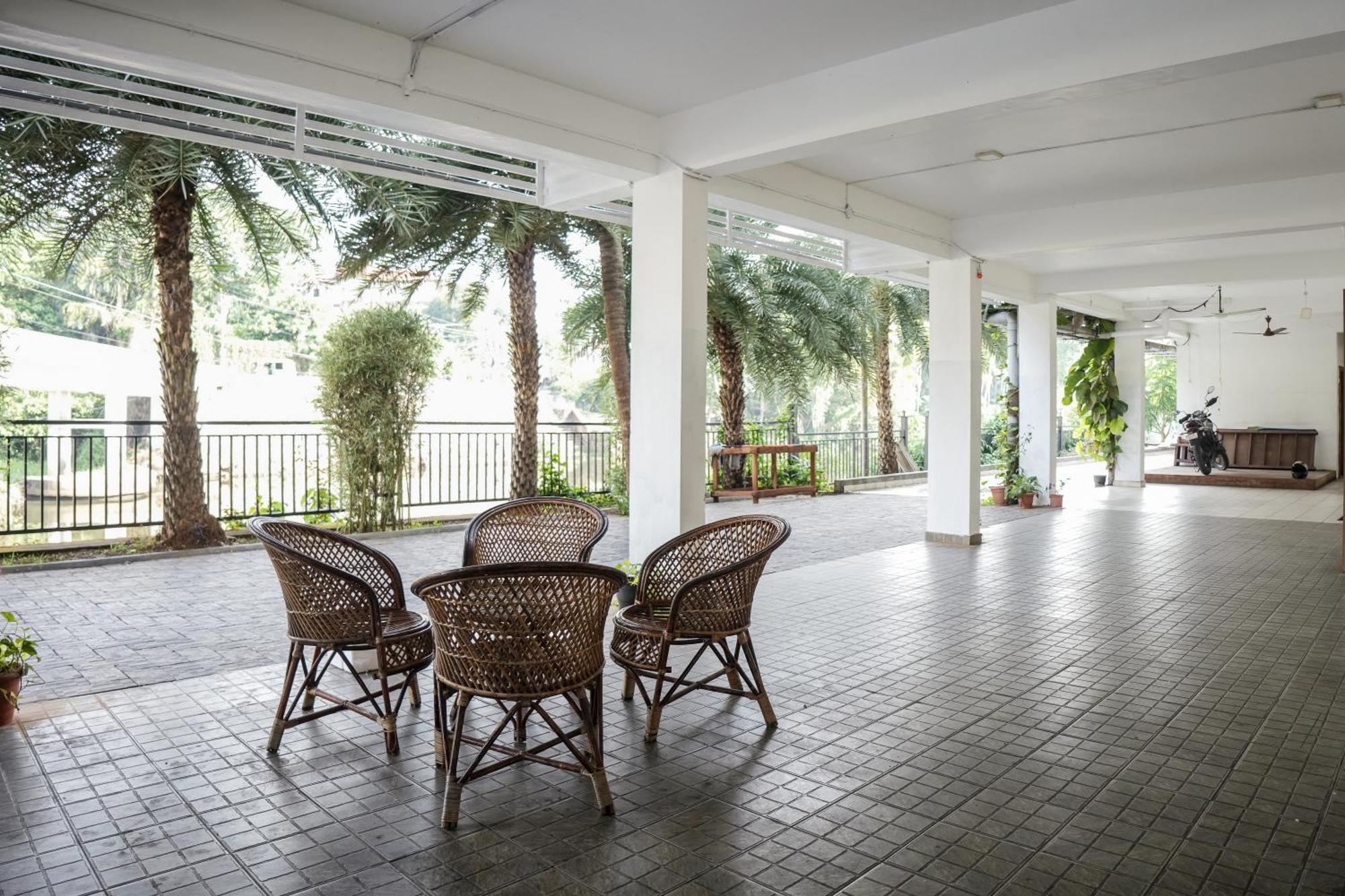 Hotel Lets Stay Kochi Luaran gambar