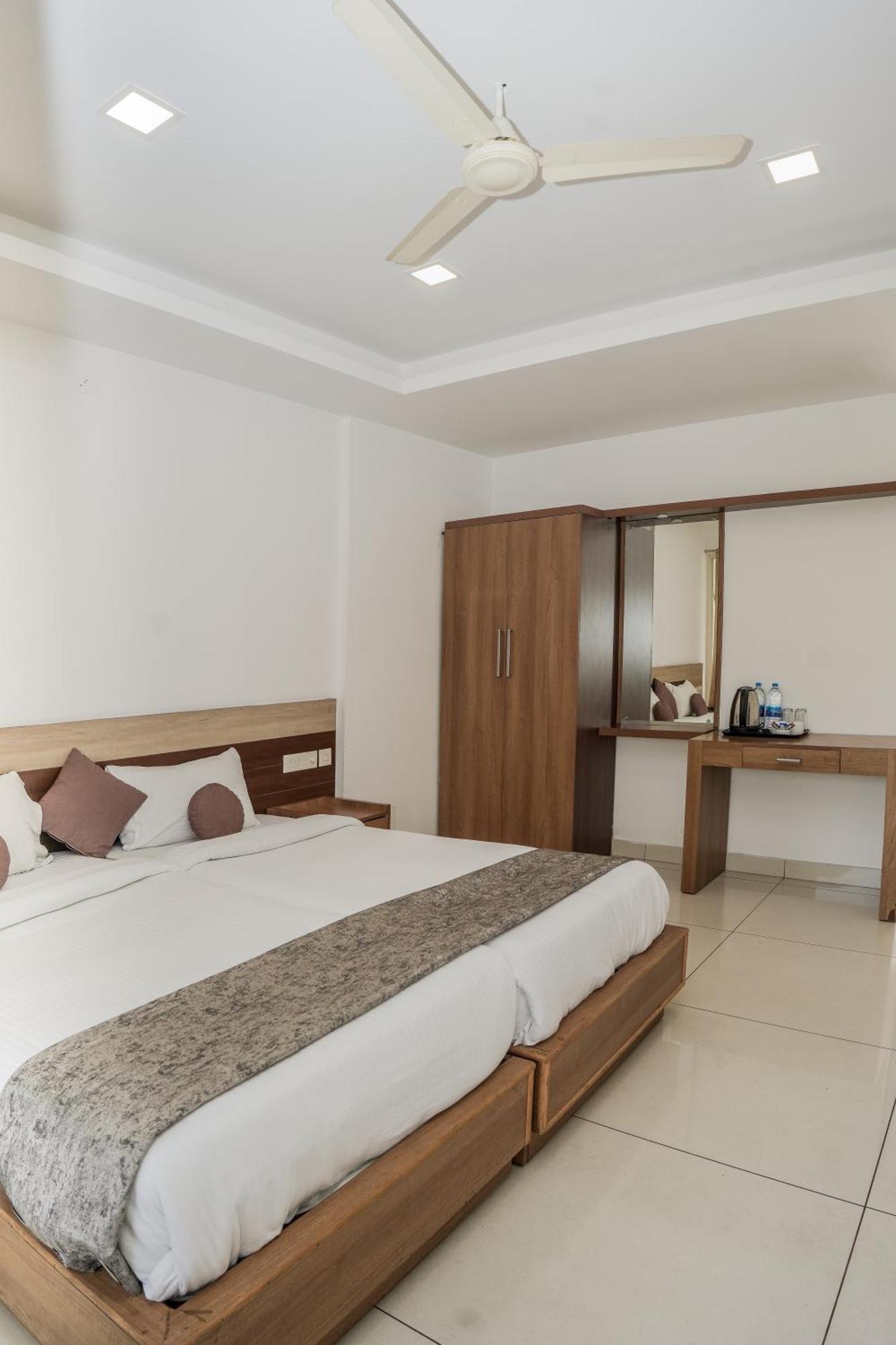 Hotel Lets Stay Kochi Luaran gambar