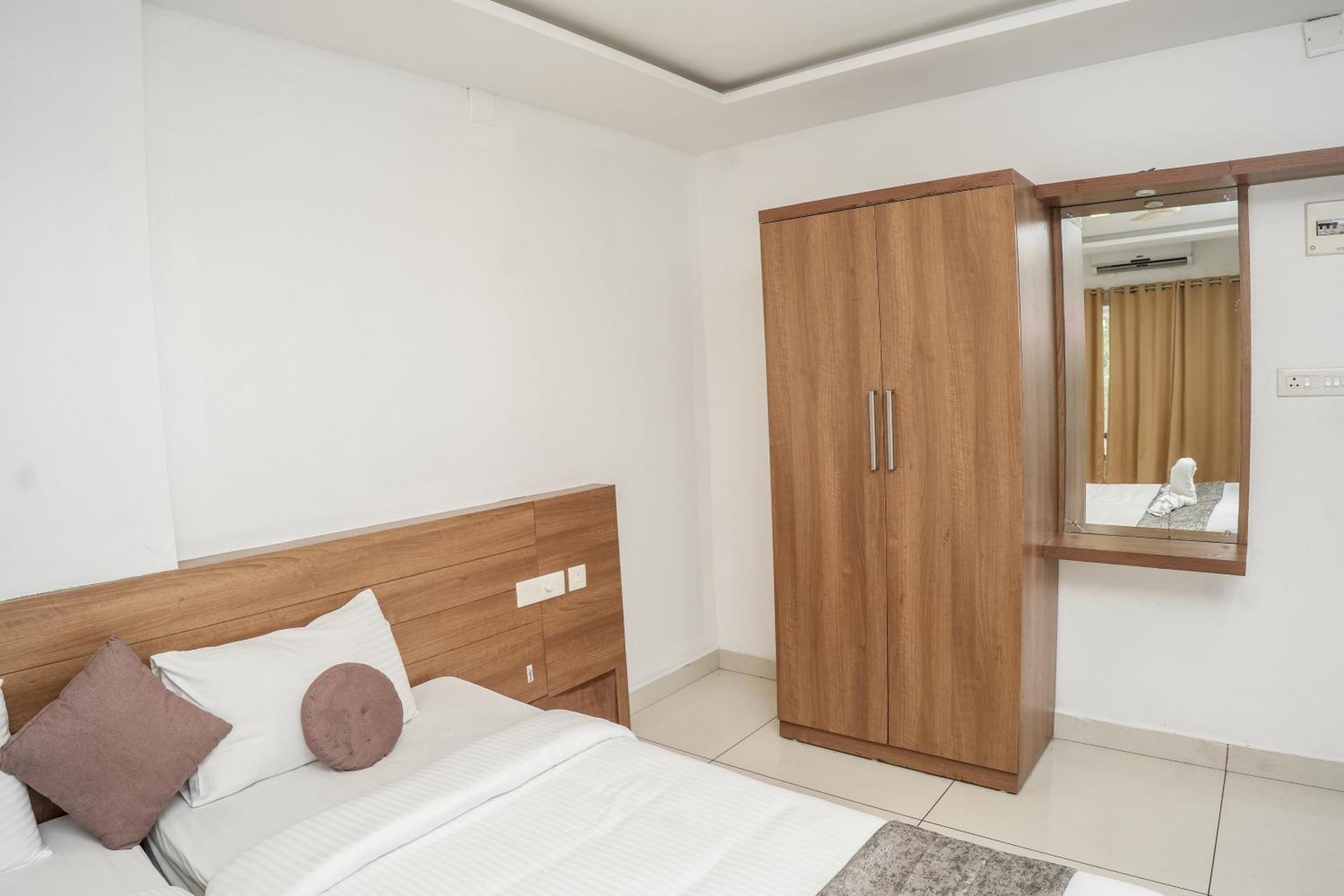 Hotel Lets Stay Kochi Luaran gambar